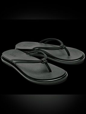 OluKai Aka Black Knot-Detail Flip Flop Sandals Sz 9 NWT
